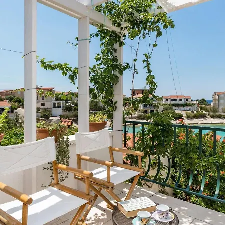 Front Vacation Home, Private Beach, Boat - Zaglavice