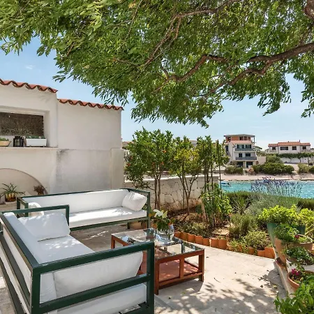 Front Vacation Home, Private Beach, Boat -