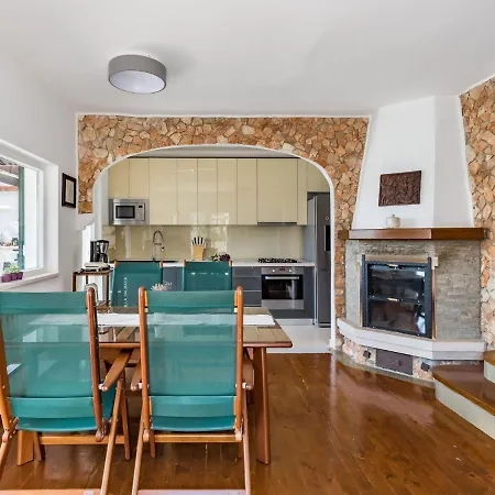 Front Vacation Home, Private Beach, Boat - Zaglavice