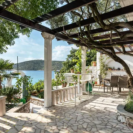 Front Vacation Home, Private Beach, Boat - Holiday home