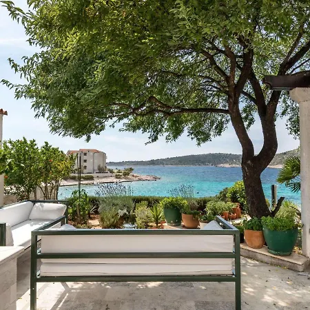 Front Vacation Home, Private Beach, Boat - Zaglavice