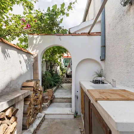 Front Vacation Home, Private Beach, Boat - Zaglavice