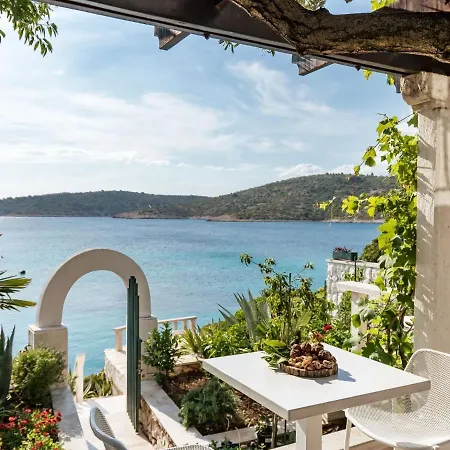 Front Vacation Home, Private Beach, Boat - * Zaglavice