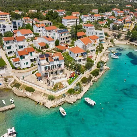 Front Vacation Home, Private Beach, Boat - * Zaglavice