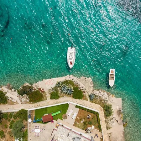 Holiday home Front Vacation Home, Private Beach, Boat - *